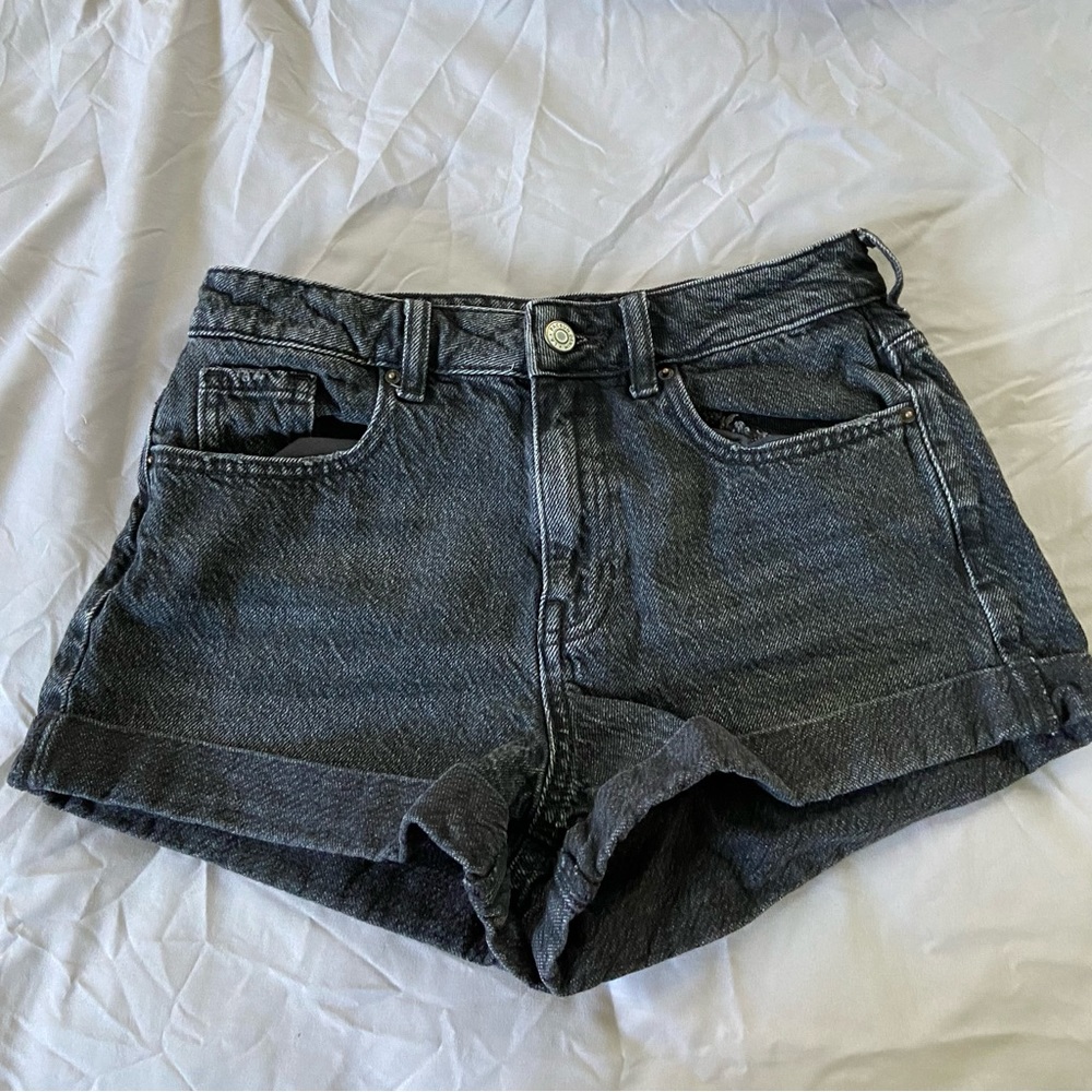 Pacsun Black mom short
